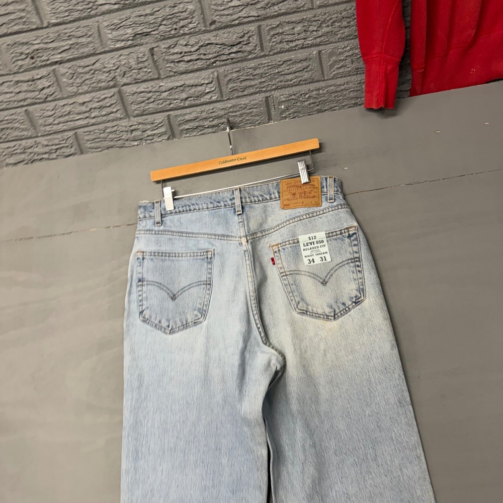 Levis 550 Relaxed Fit Jeans Mens 34x31 Light Wash Distressed Blue Denim 550-0252